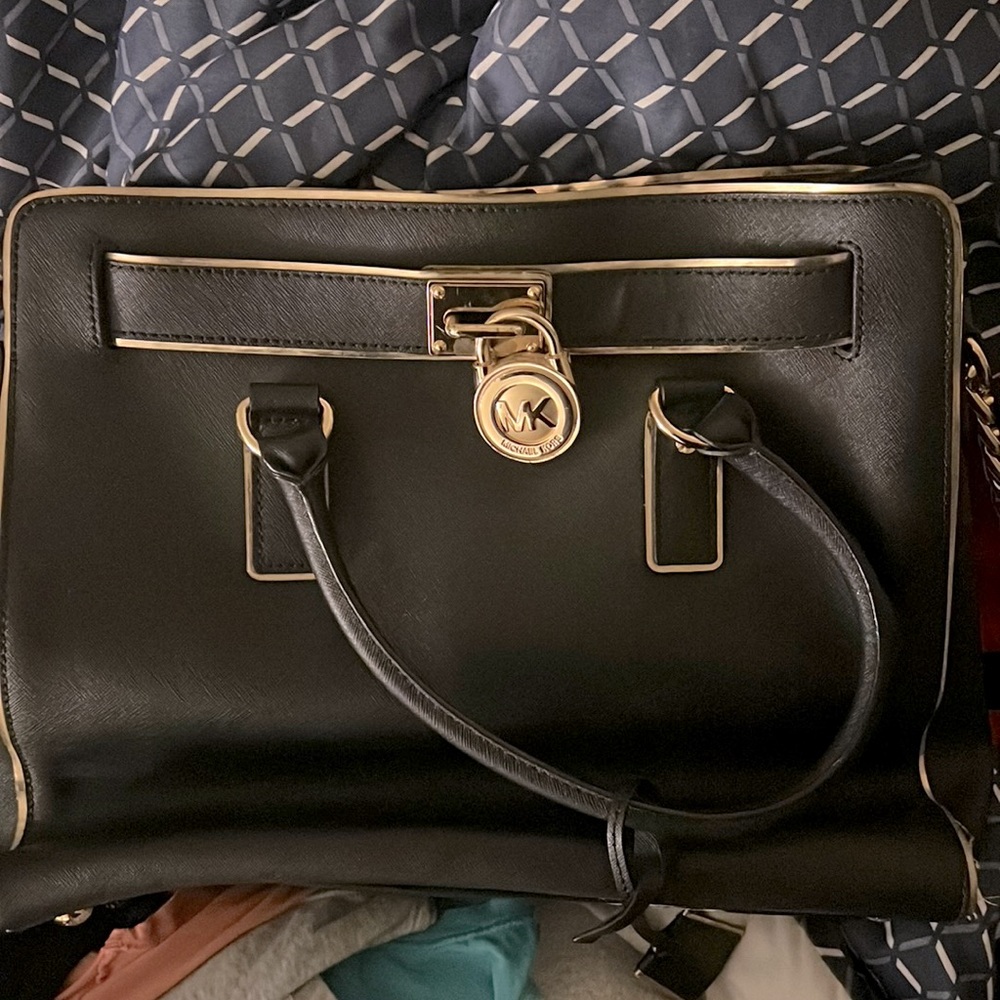 Michael Kors handbag used only twice, it look like new, with duster bag included - Picture 1 of 3